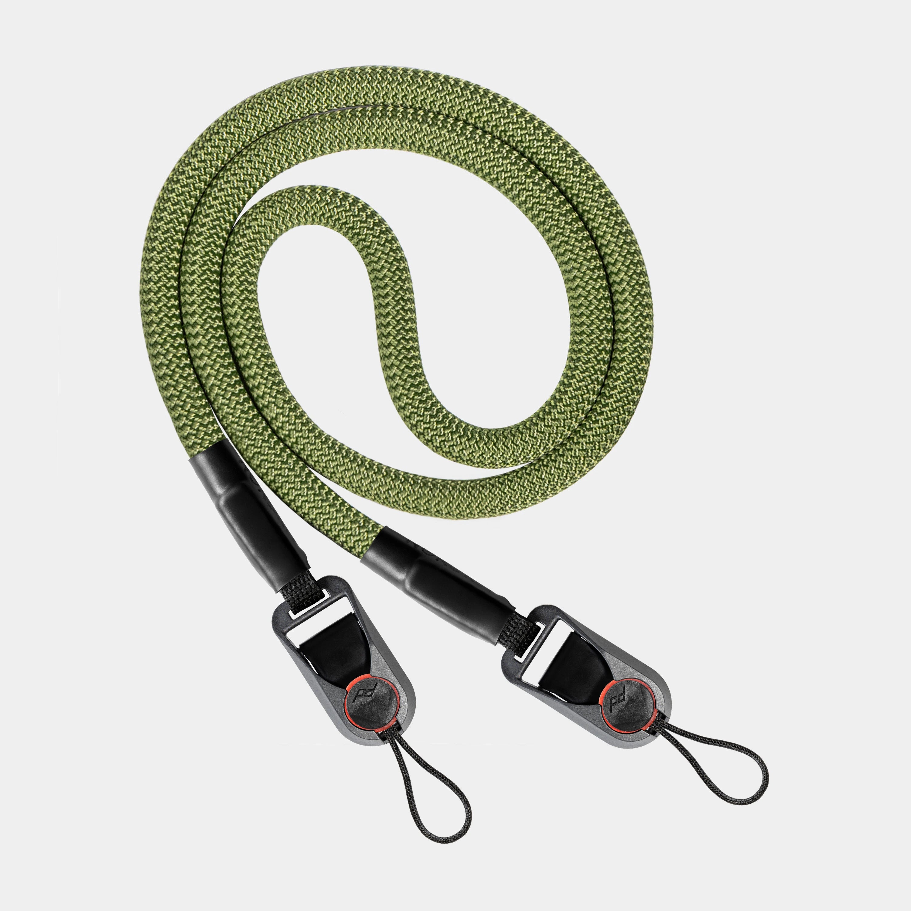 Nordkit Kameragurt in Farngrün mit schwarzen Befestigungen und Nordkit-Logo