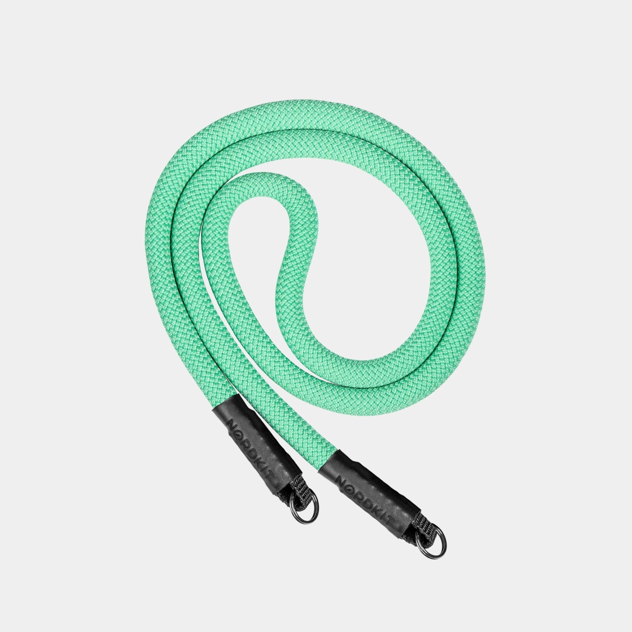 Nordkit Kameragurt in frischem Mintgrün mit schwarzen Befestigungen und Nordkit-Logo